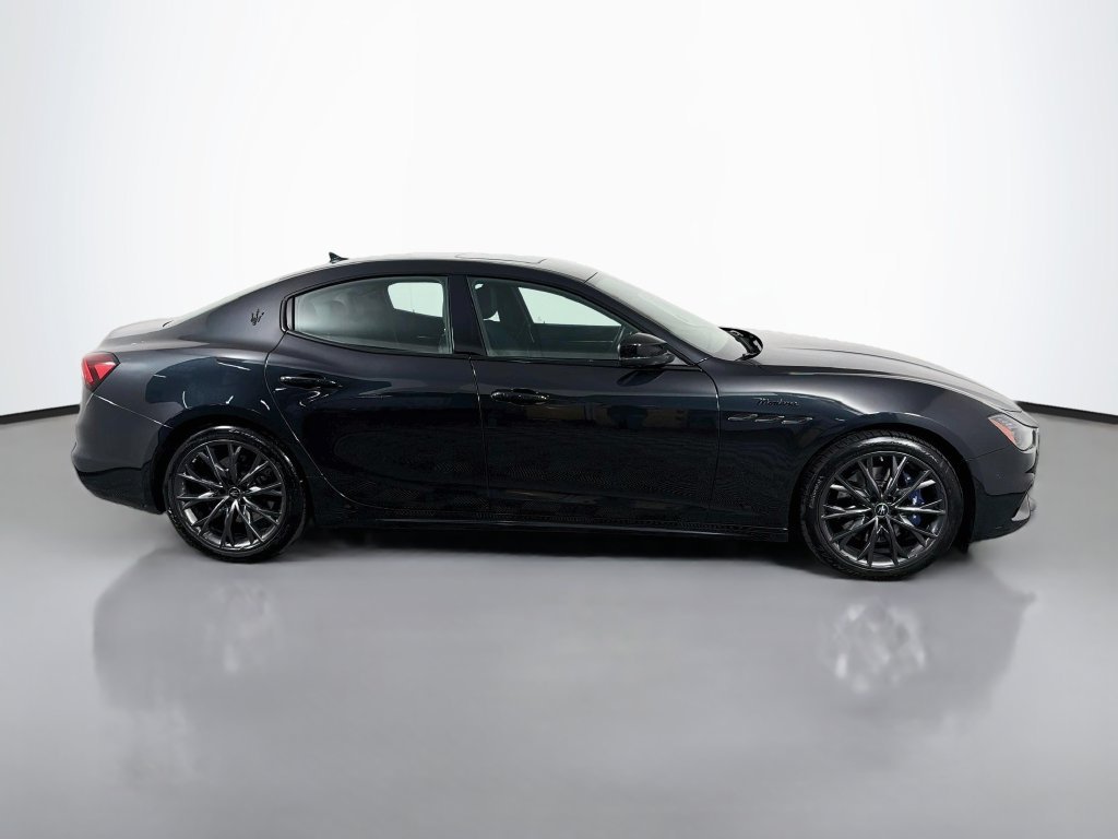 Used 2022 Black Maserati Modena Q4 image 8