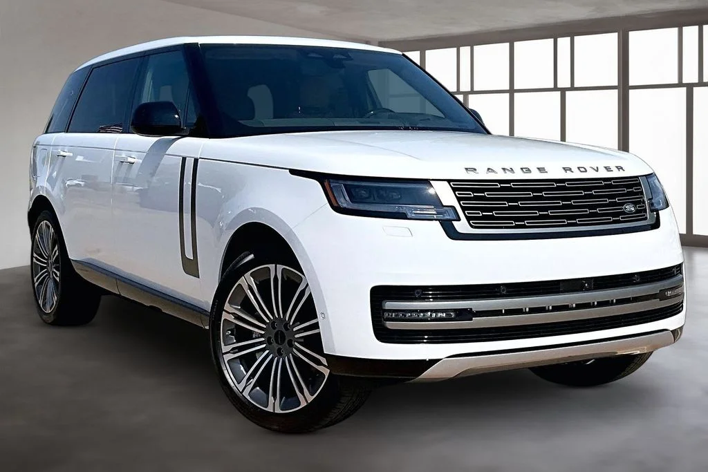 New 2026 White Land Rover SE image 2