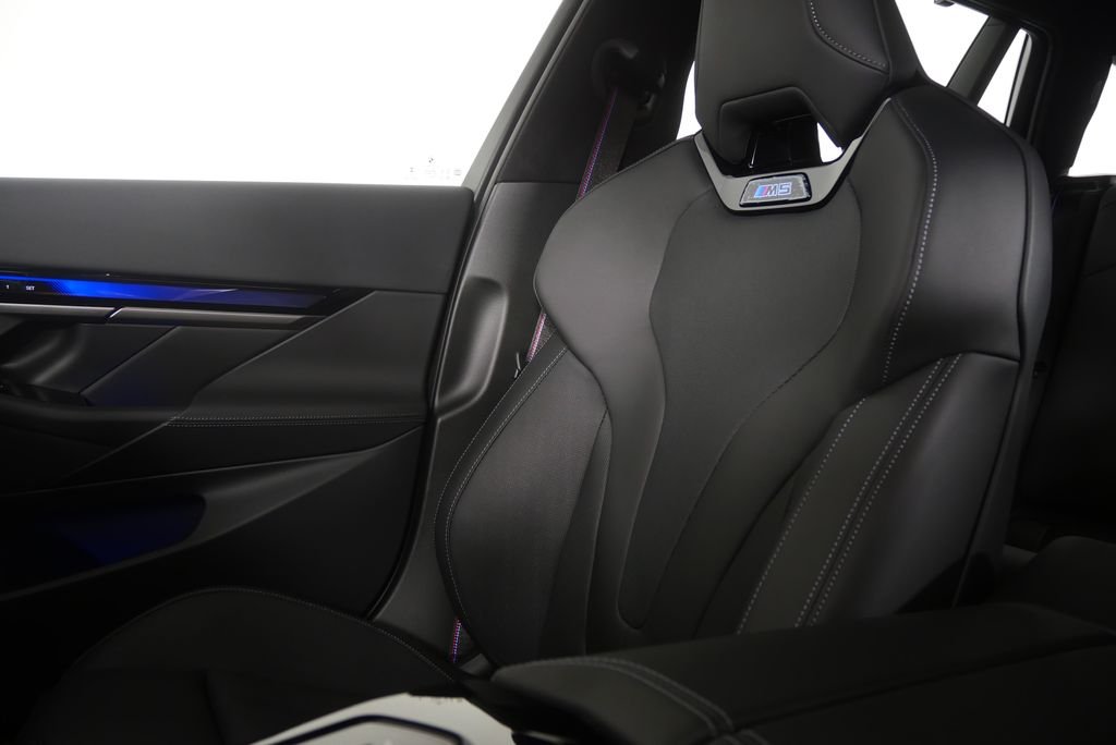 New 2027 Alpine White BMW Base image 24