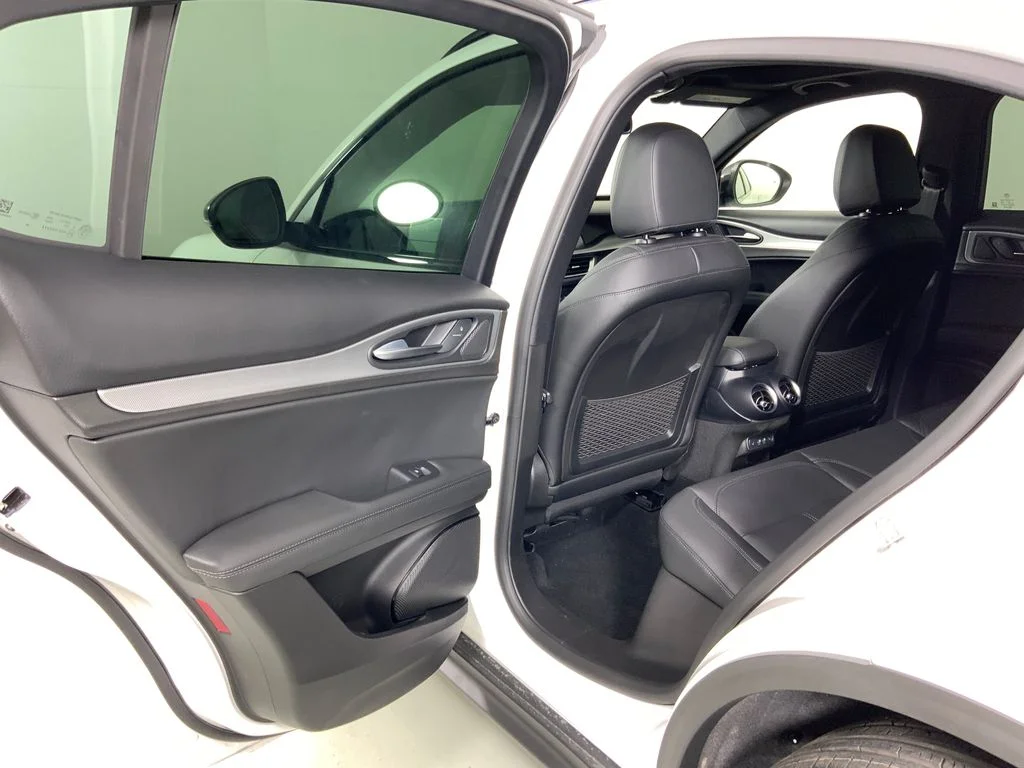 New 2025 Milano White Exterior Paint Alfa Romeo Ti image 28