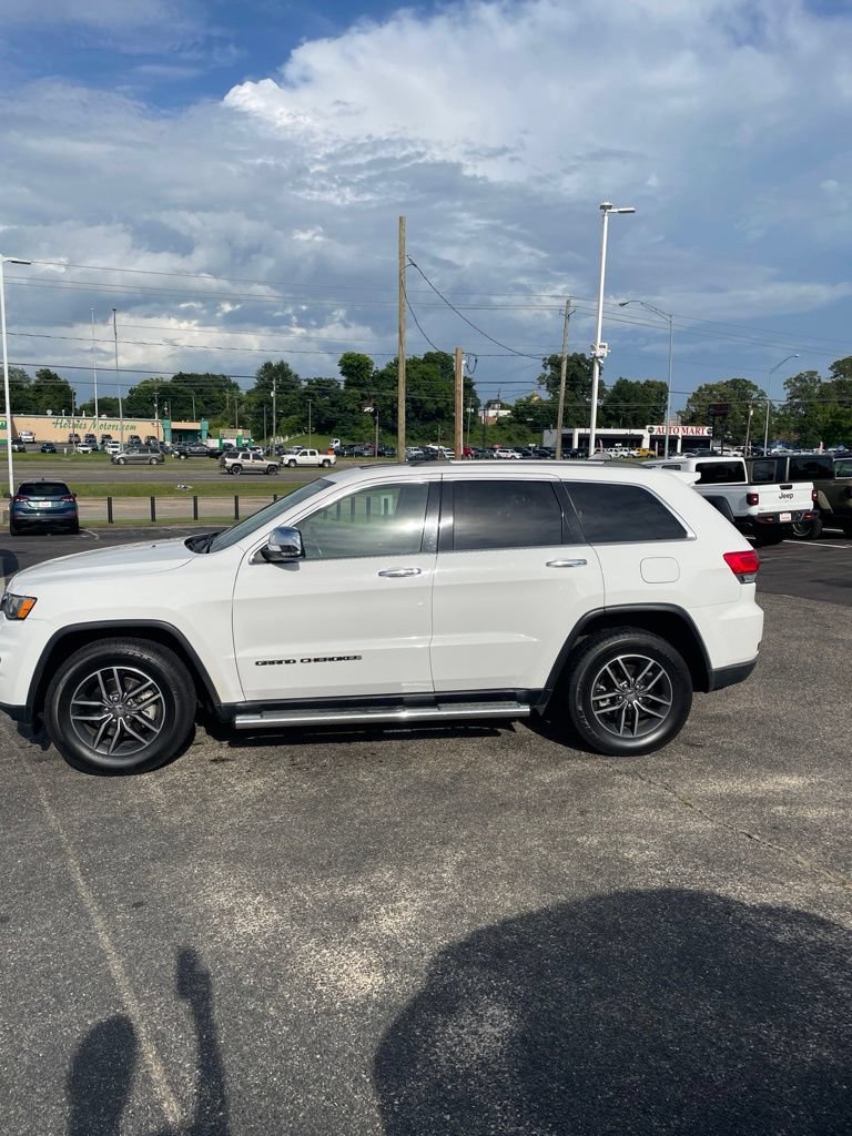 Used 2017 Bright White Clearcoat Jeep Limited image 2