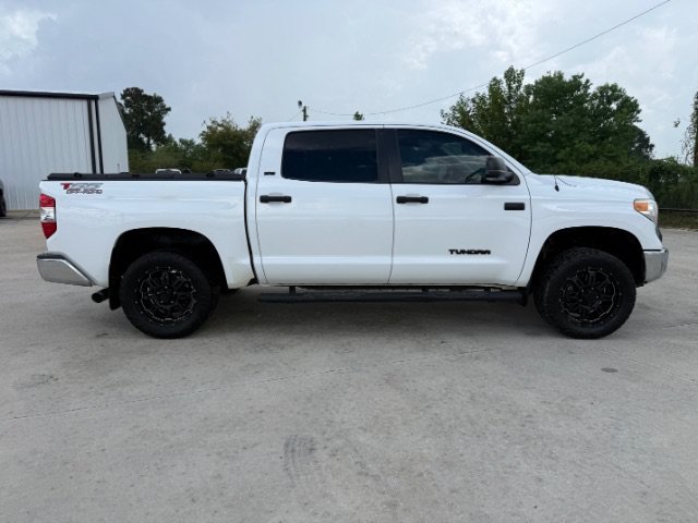 Used 2017 White Toyota SR5 image 6