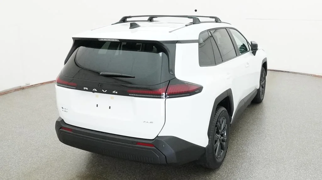 New 2026 Ice Cap Toyota XLE Premium image 22