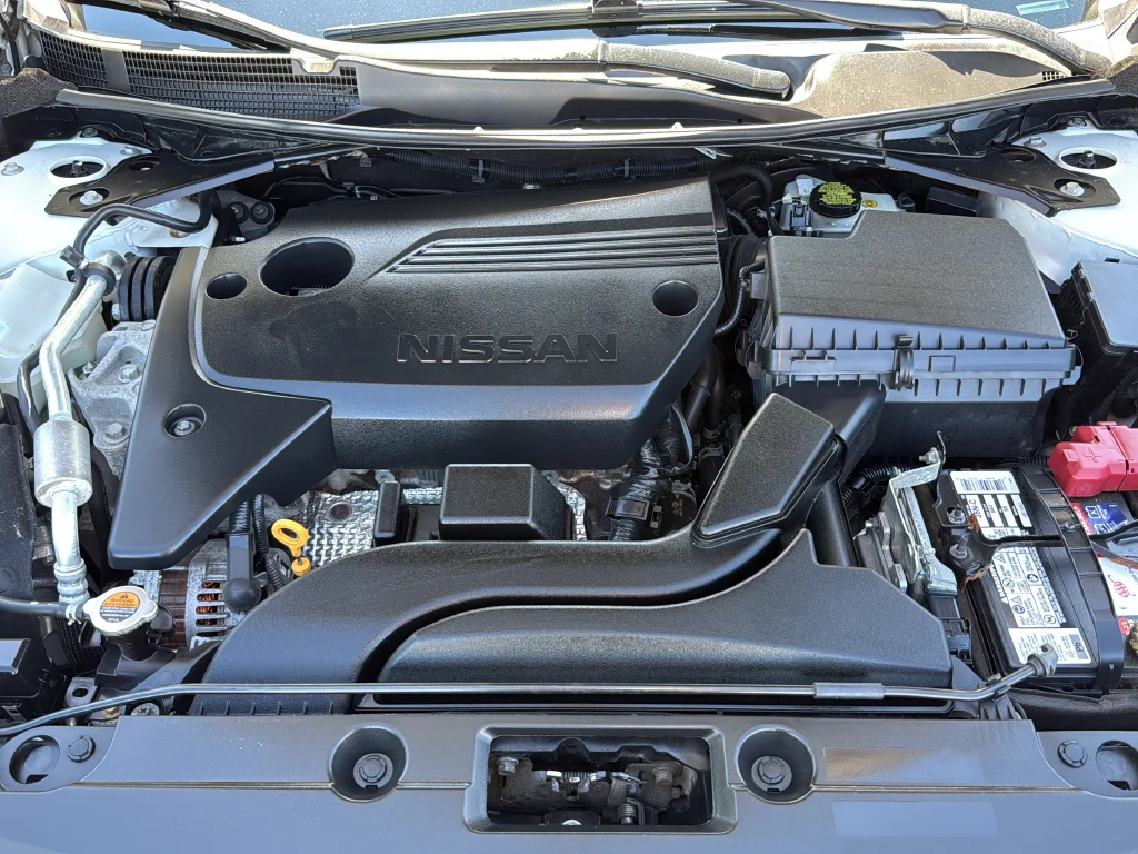 Used 2017 White Nissan 2.5 SV image 32