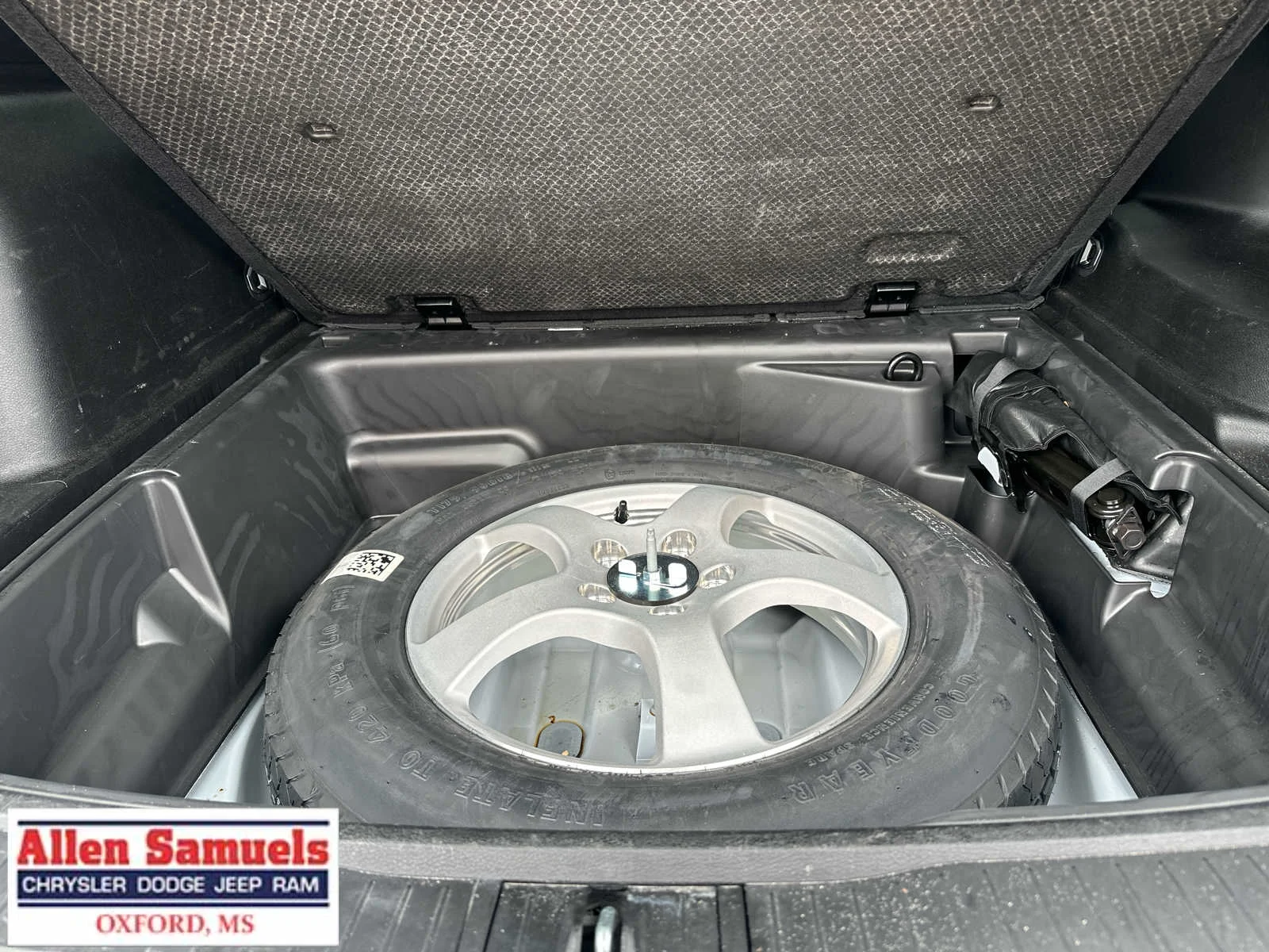Used 2025 Bright White Clearcoat Jeep Altitude image 34