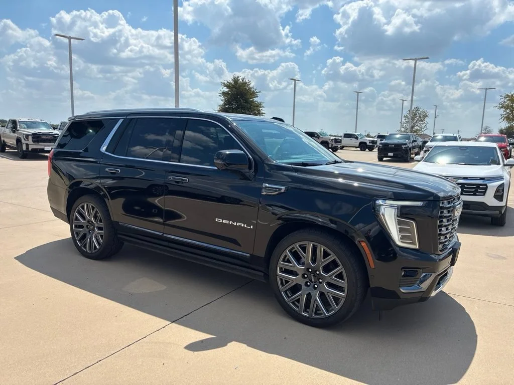 Used 2025 Onyx Black GMC Denali Ultimate image 5