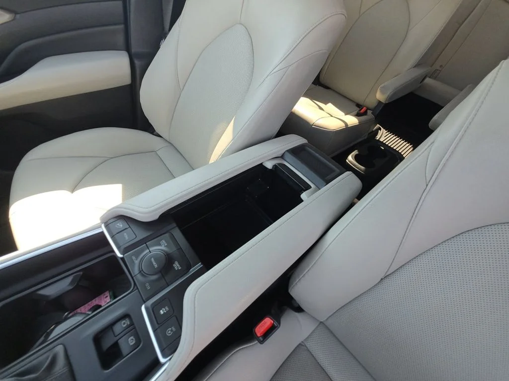 Used 2024 White Toyota XLE image 33