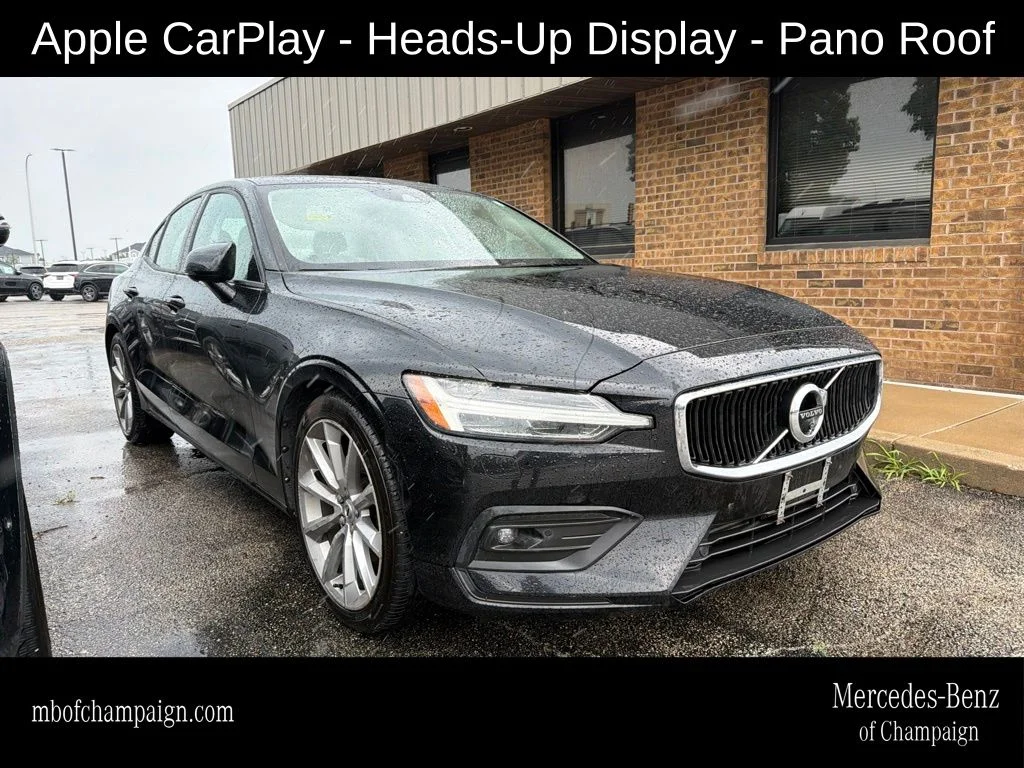 Used 2019 Black Volvo T5 Momentum image 1
