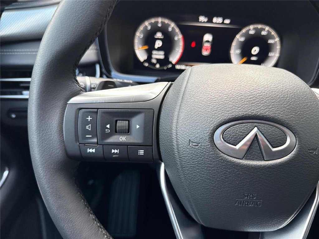 Used 2025 Black INFINITI LUXE image 18