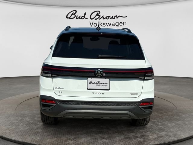 Certified Used 2025 Pure White w/Deep Black Roof Volkswagen 1.5T SE Black image 4