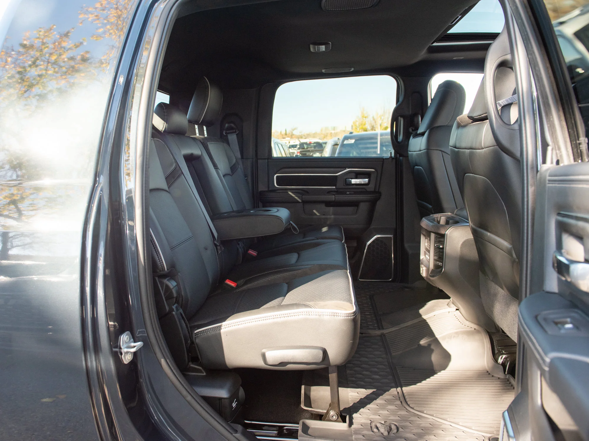 New 2027 Blue RAM Laramie Night* Mega Cab 4x4, Sunroof, Heated Leather, 5th Wheel Prep image 24