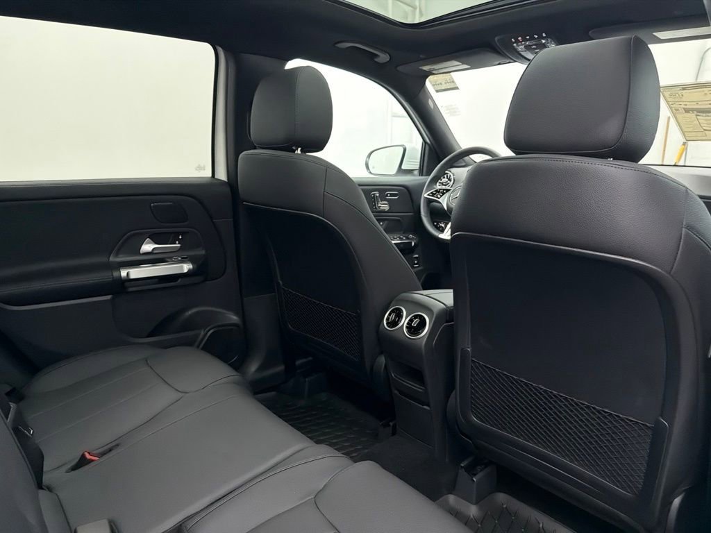 New 2026 Polar White Mercedes-Benz GLB 250 image 56