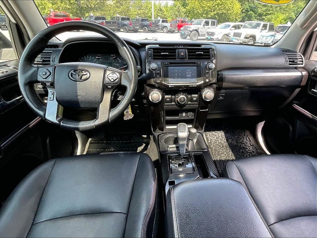 Used 2019 White Toyota SR5 image 21
