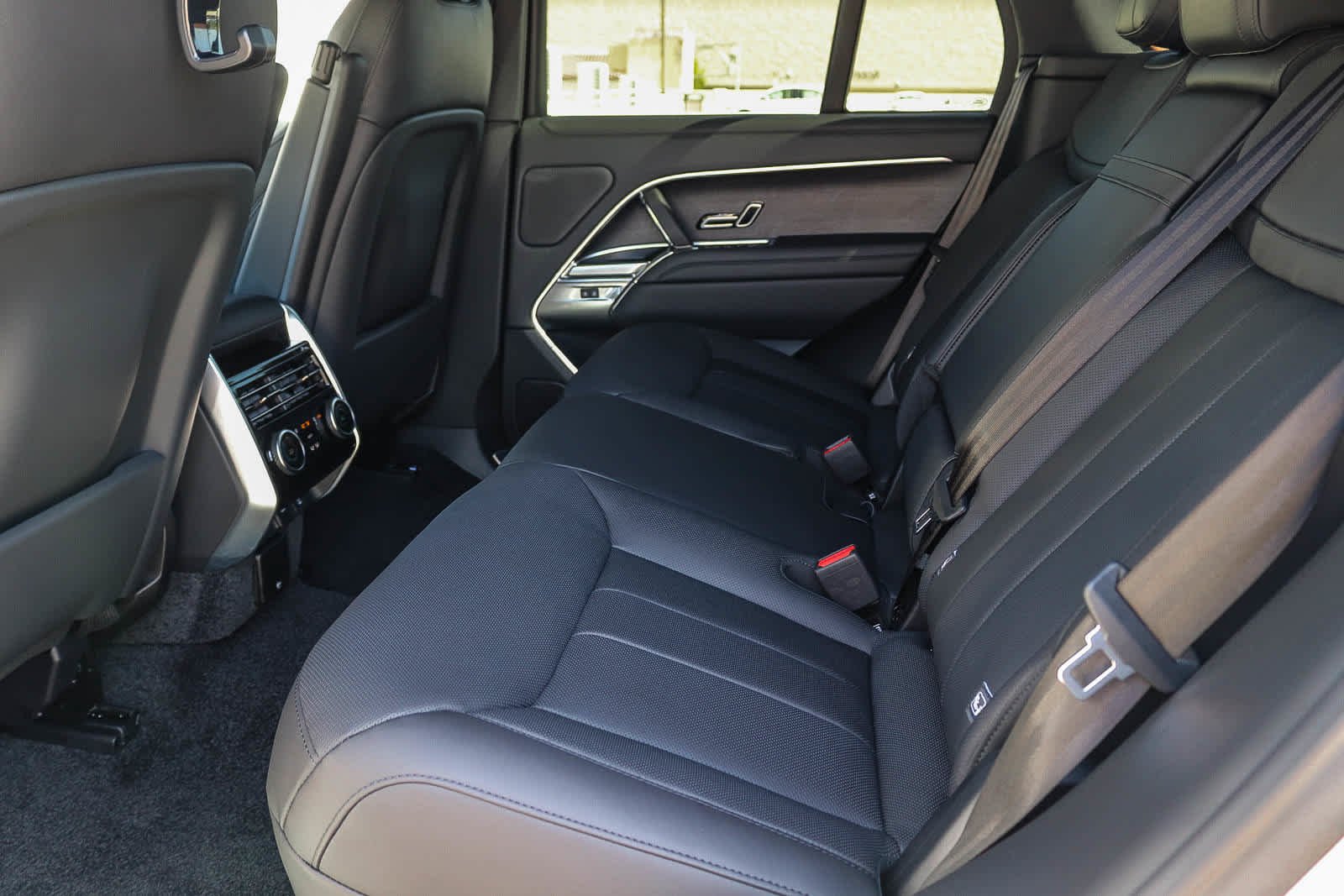 New 2026 Fuji White Land Rover SE image 16