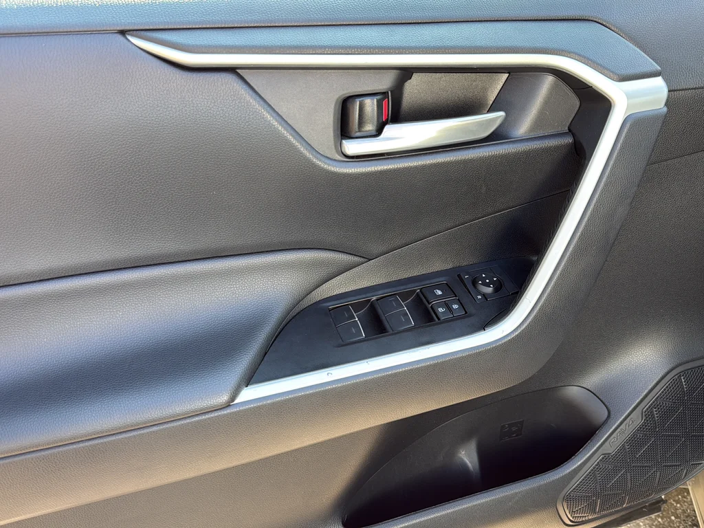Used 2025 White Toyota XLE image 34