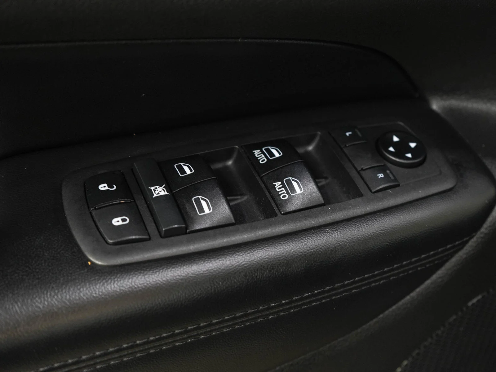 Used 2019 Granite Crystal Metallic Clearcoat Jeep Limited image 21