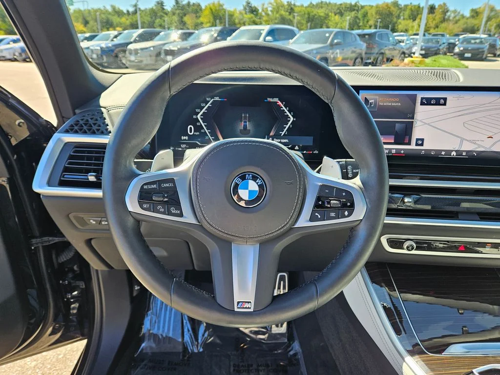 Used 2026 Black Sapphire Metallic BMW xDrive40i image 27