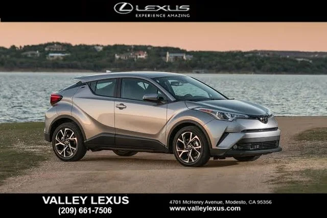 Used 2018 Silver Toyota XLE image 3