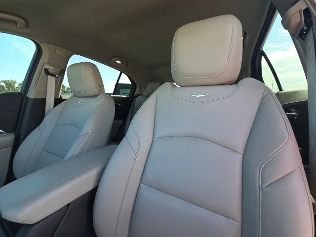 Used 2023 Silver Cadillac Luxury image 22