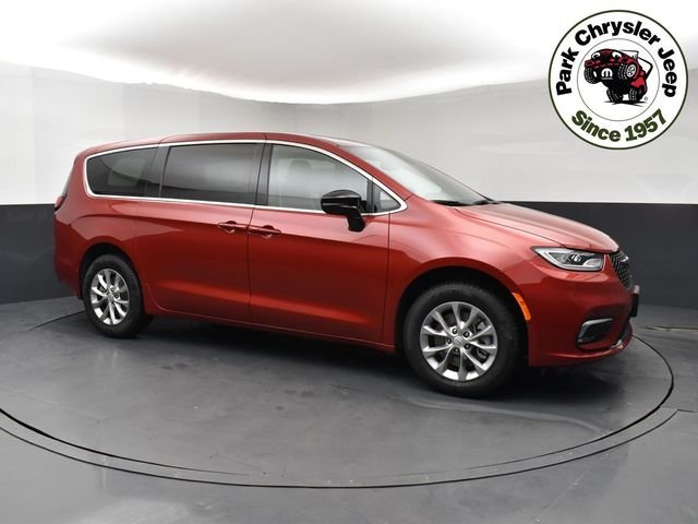 2026 Chrysler Pacifica Limited AWD's photo