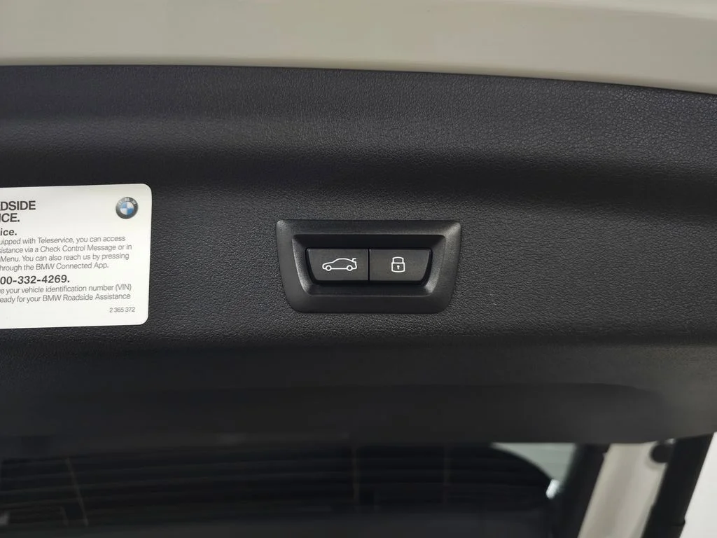 Used 2023 White BMW xDrive28i image 7