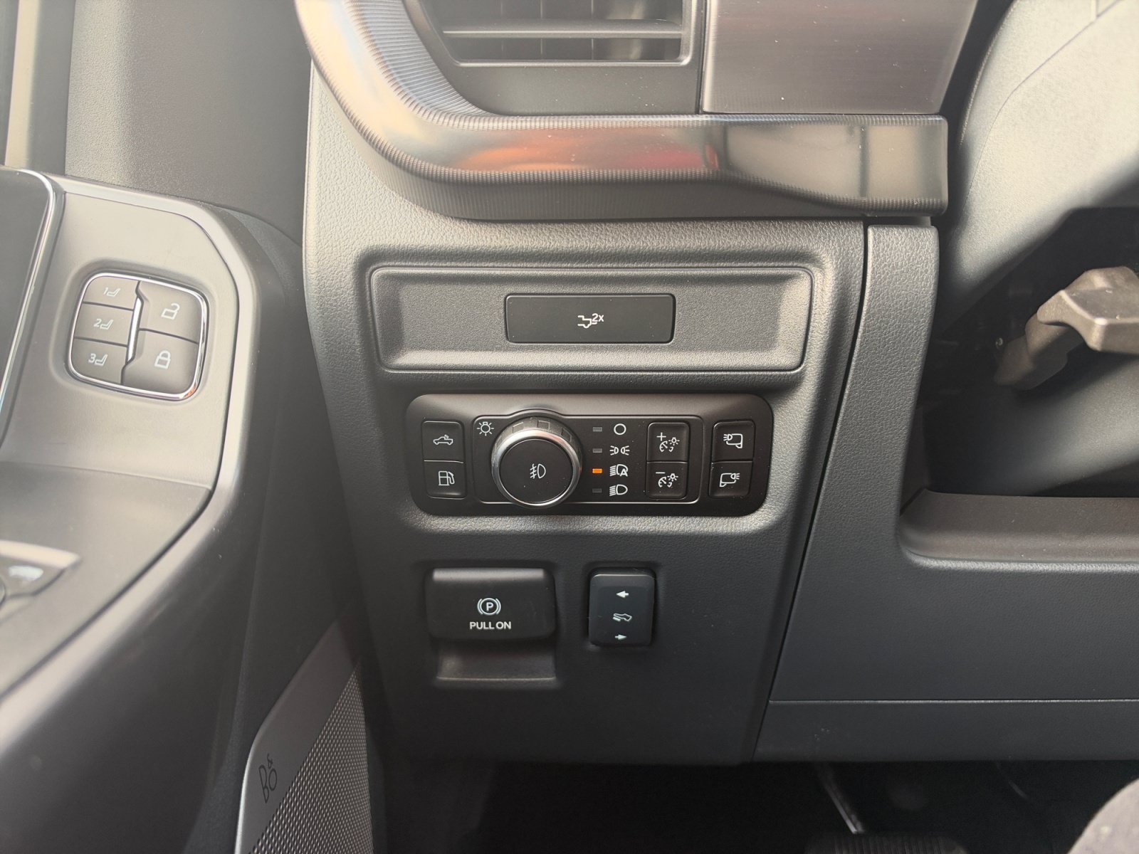 New 2026 Agate Black Metallic Ford LARIAT image 15