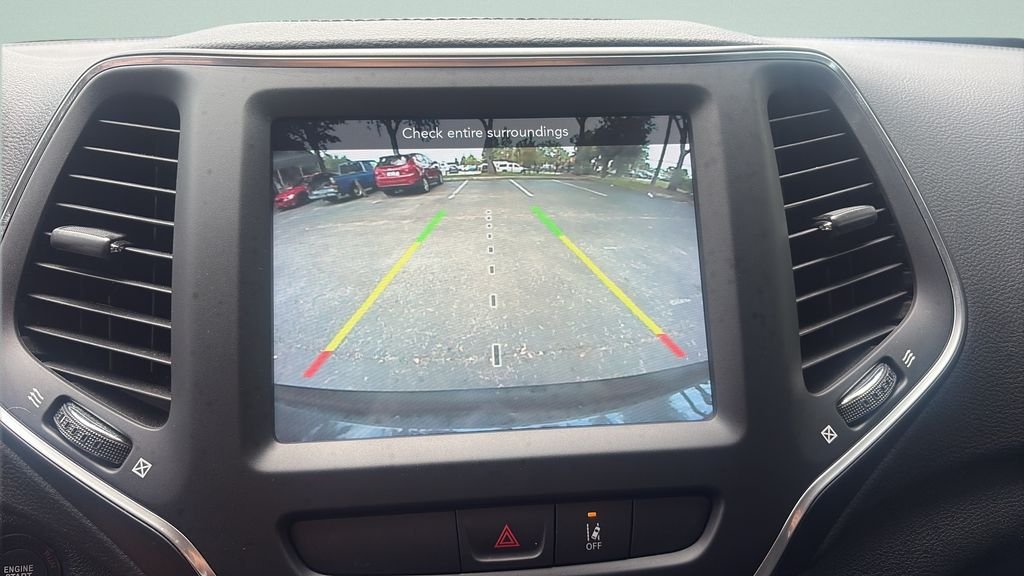 Used 2022 Gray Jeep Latitude Lux image 18
