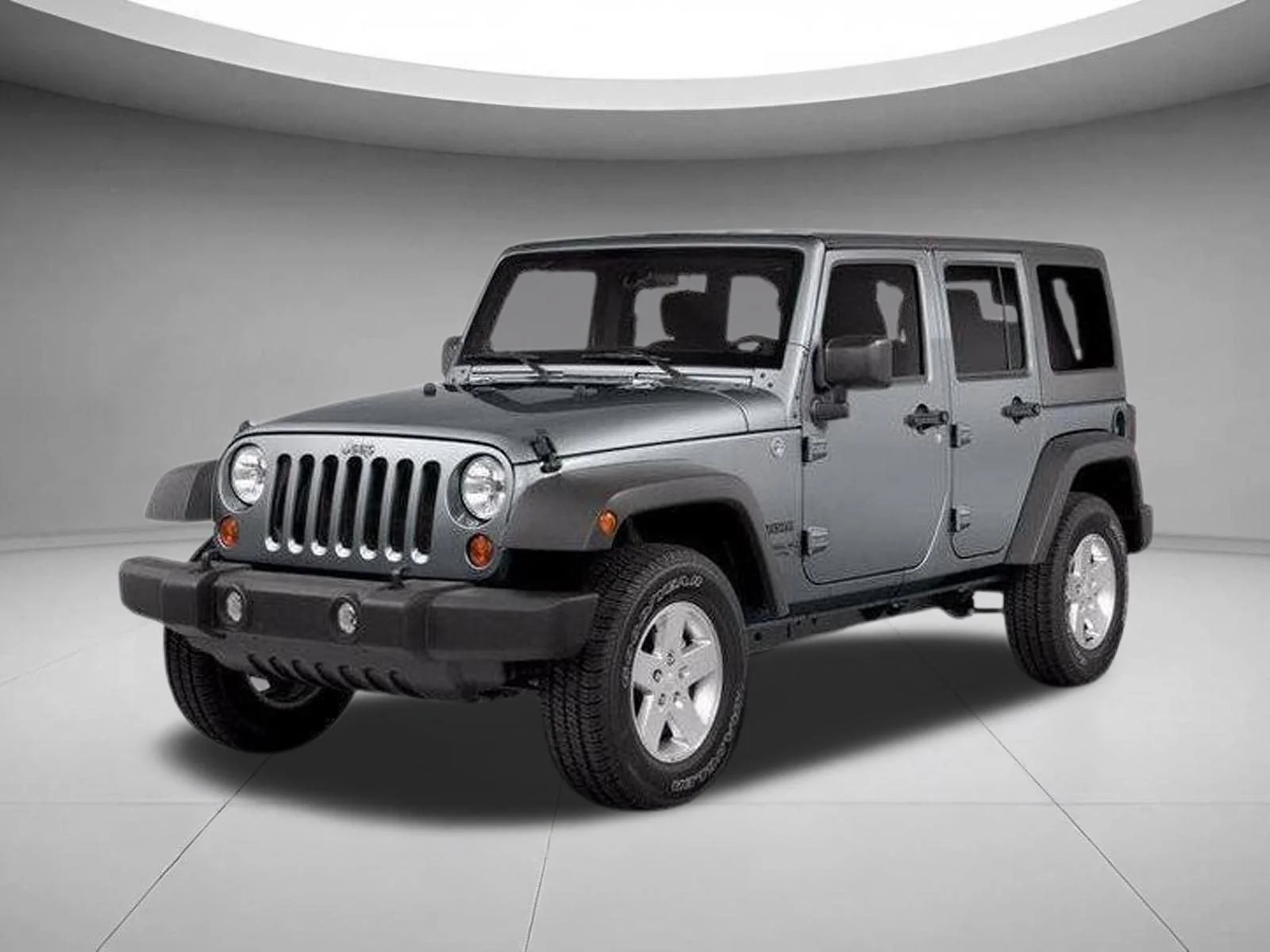 Used 2014 BRIGHT WHITE CLEARCOAT JEEP RUBI image 1