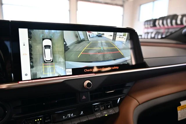 2026 Toyota Crown Signia Limited - Photo 16