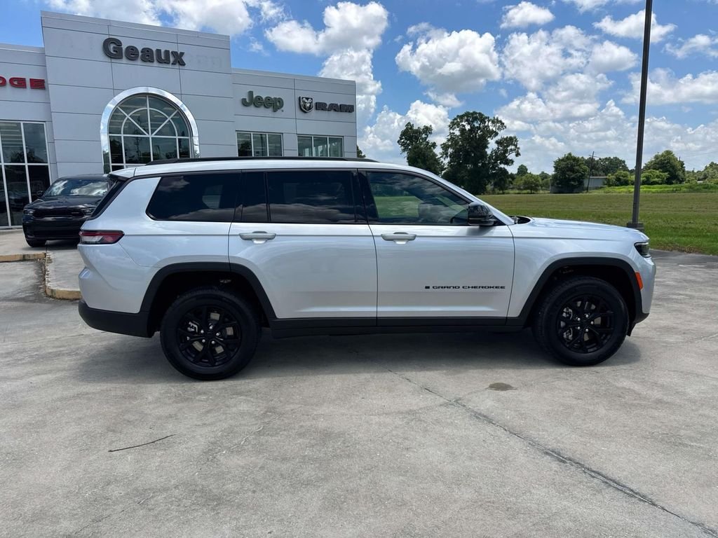 New 2026 Silver Zynith Exterior Paint Jeep Altitude image 17