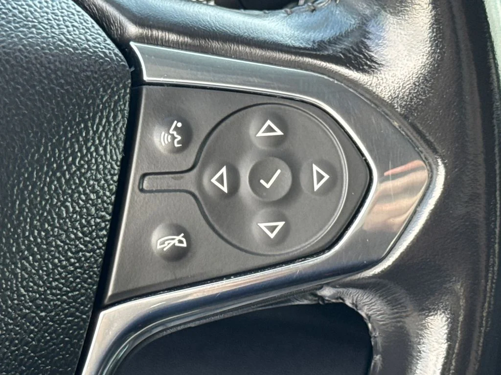 Used 2019 Summit White Chevrolet 3LT image 39