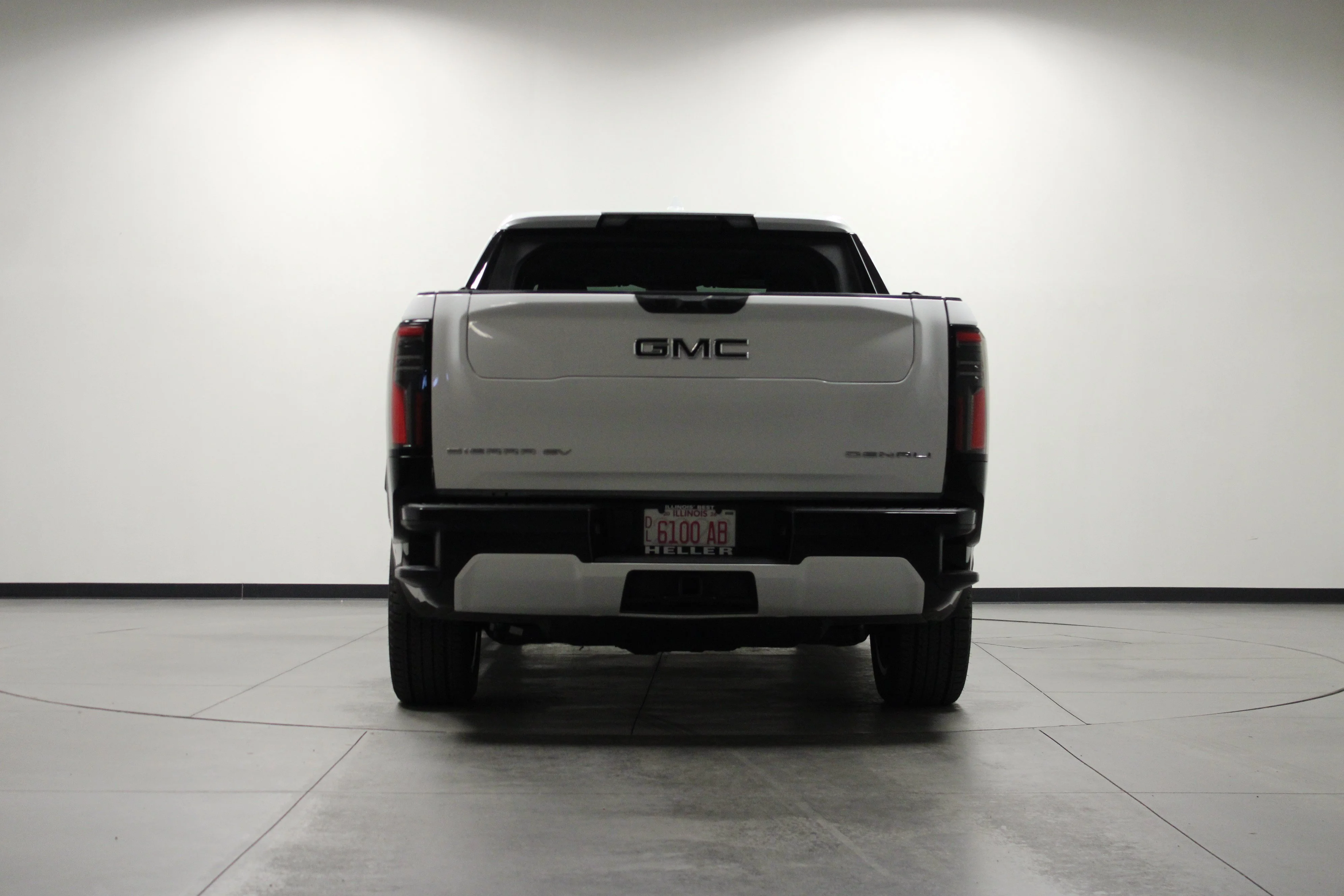 Used 2025 Summit White GMC Extended Range Denali image 5