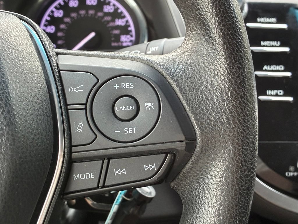 Used 2018 Silver Toyota LE image 23