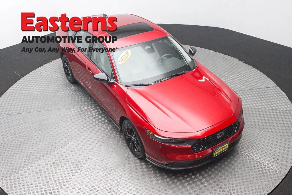 Used 2025 Red Honda SE image 3