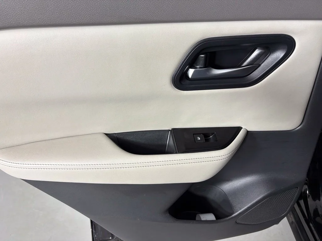 Used 2025 Black Nissan SV image 68