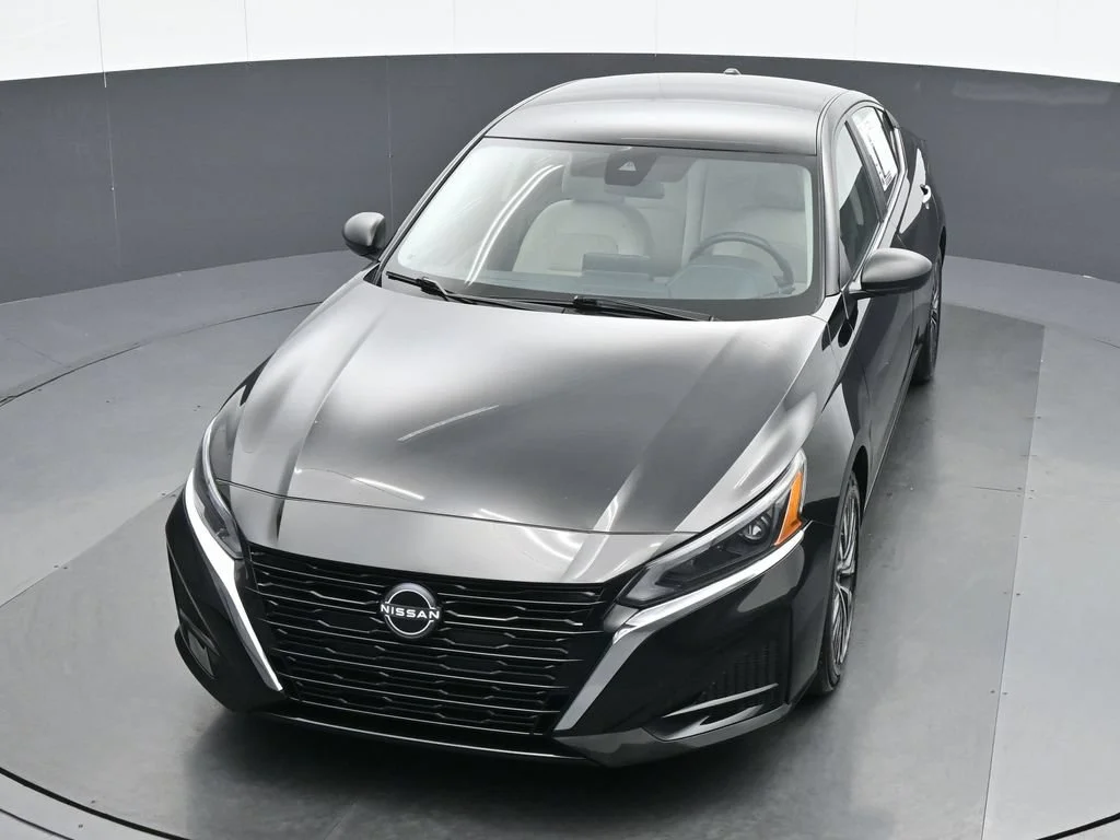 Used 2025 Black Nissan 2.5 SV image 17