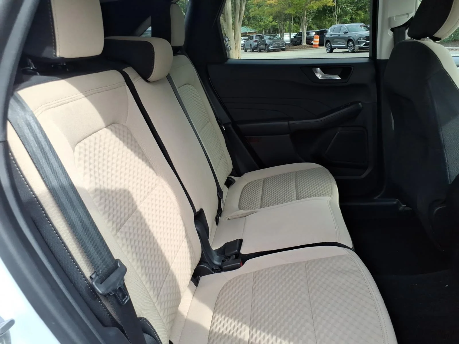 Used 2021 Oxford White Ford SE image 26
