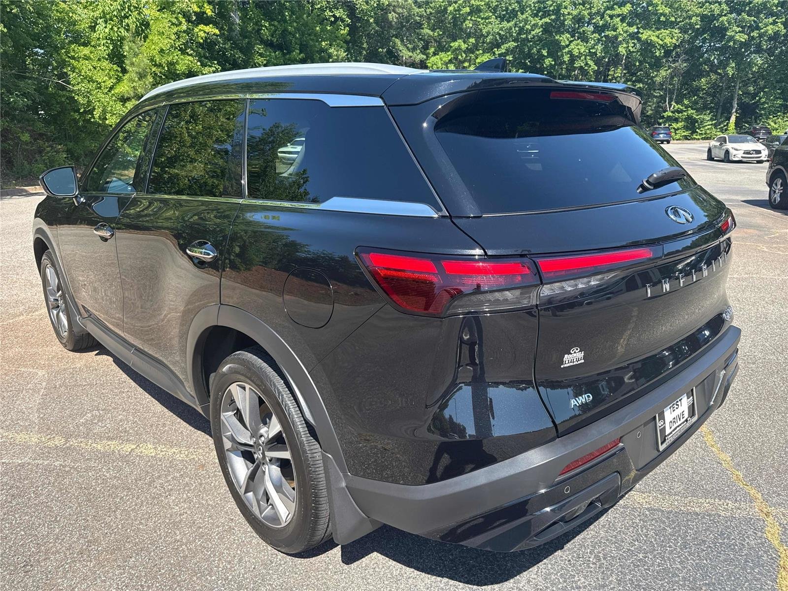 Used 2025 Mineral Black INFINITI LUXE image 8