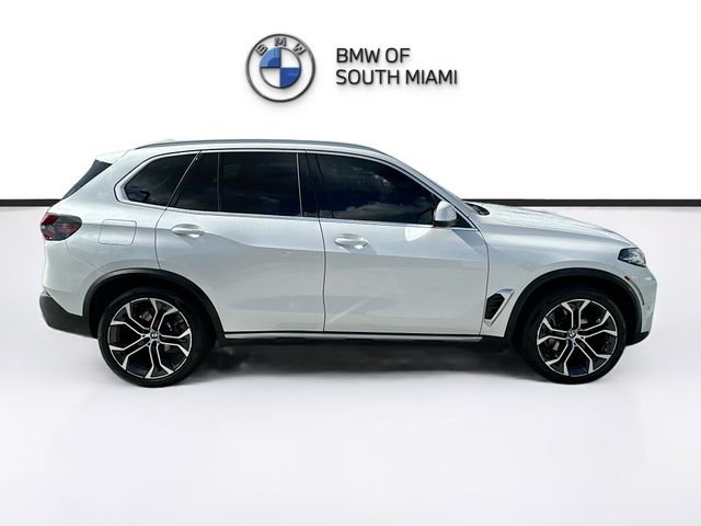 Used 2024 White BMW sDrive40i image 8