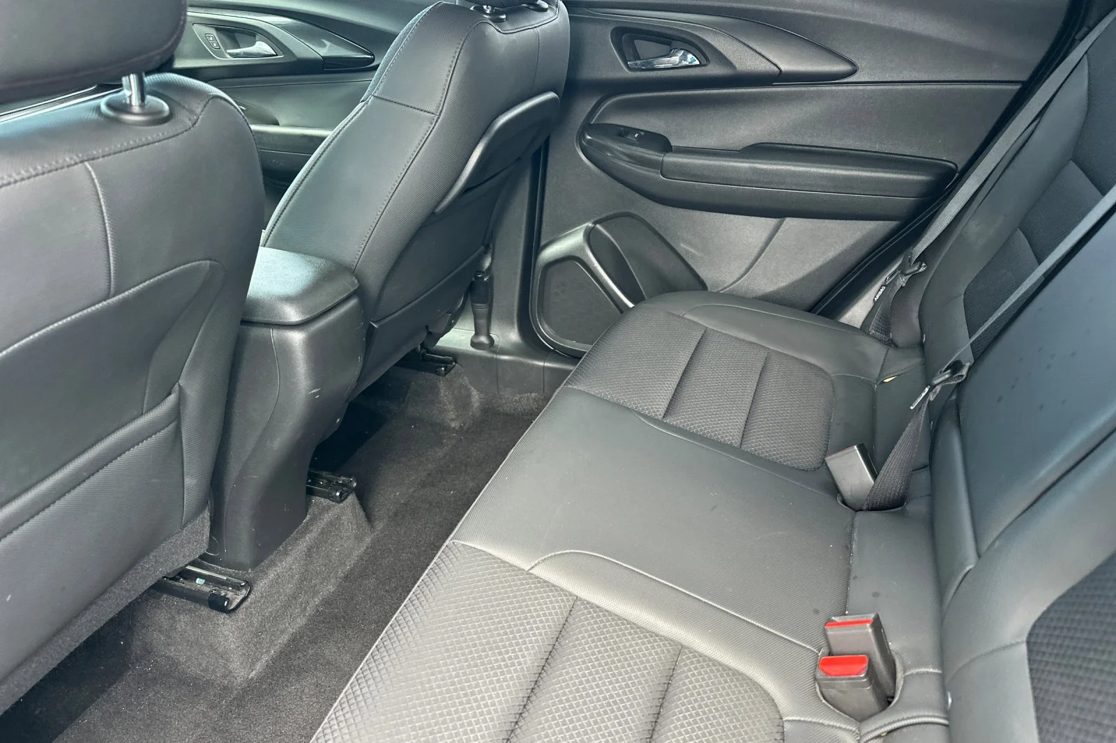 Used 2022 Oasis Blue Chevrolet RS image 12