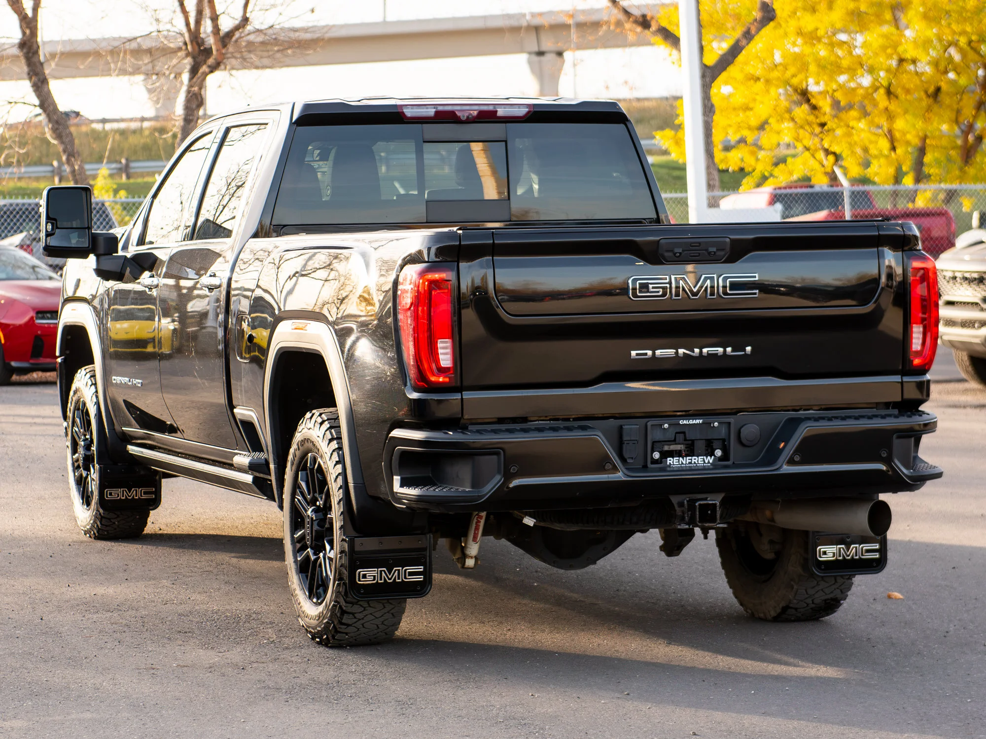 Used 2022 Black GMC Denali* Crew Cab 4x4, 3M PPF, Heated/Ventilated Seats & Wheel, Sunroof, Tonneau Cover image 13