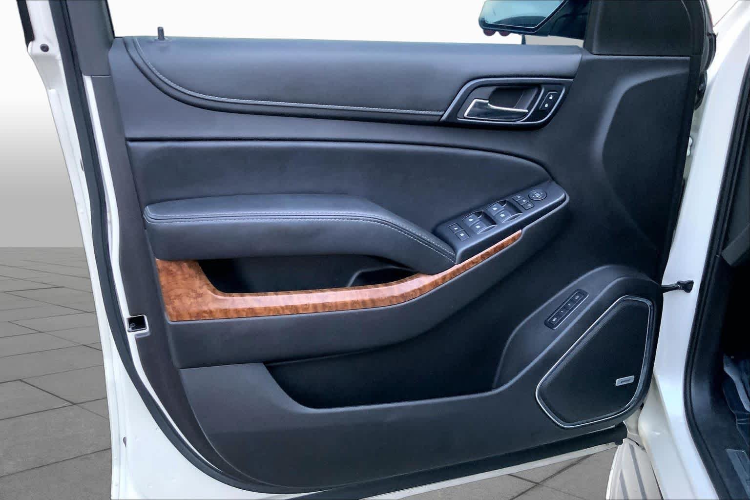 Used 2015 White Diamond Tricoat Chevrolet LTZ image 21