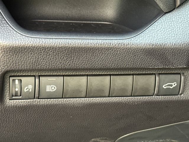 Used 2025  Toyota XLE Premium image 23