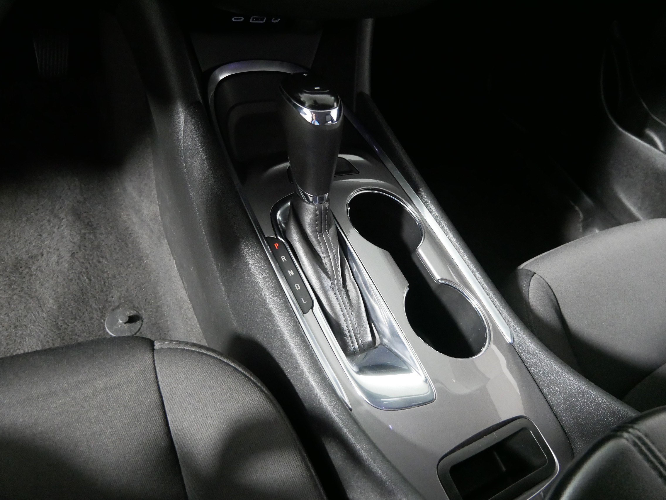 Used 2020 SUMMIT WHITE Chevrolet LT image 24