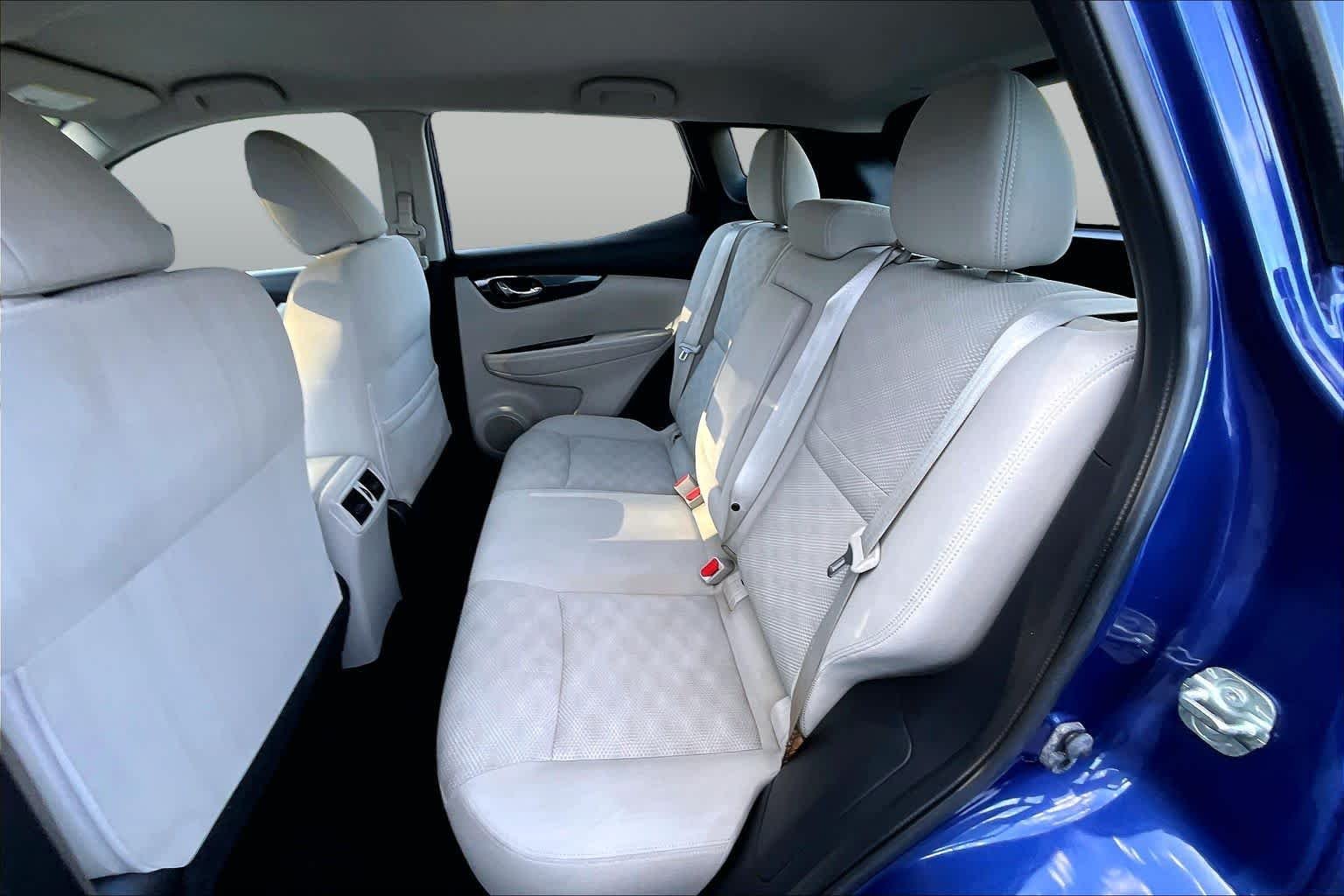 Used 2018 Caspian Blue Nissan SV image 19