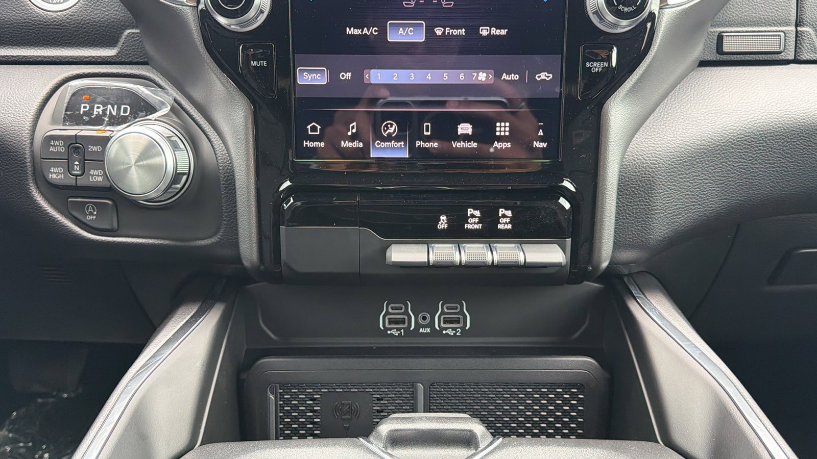 New 2026 Diamond Black Crystal Pearl-Coat Exterior Paint RAM Laramie image 19