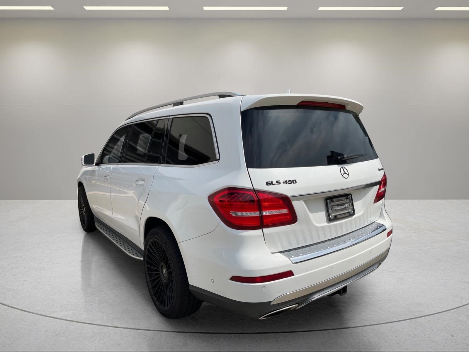 Used 2017  Mercedes-Benz GLS 450 image 5