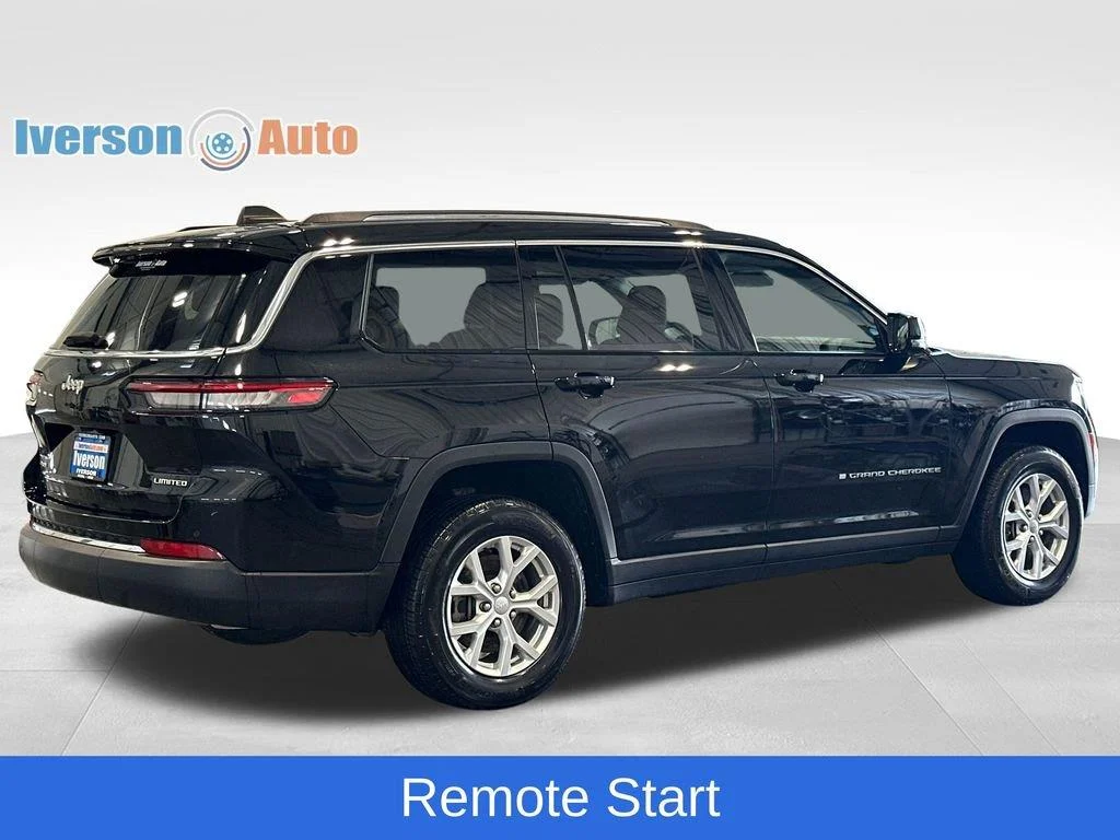 Used 2023 Diamond Black Crystal Pearlcoat Jeep Limited image 9