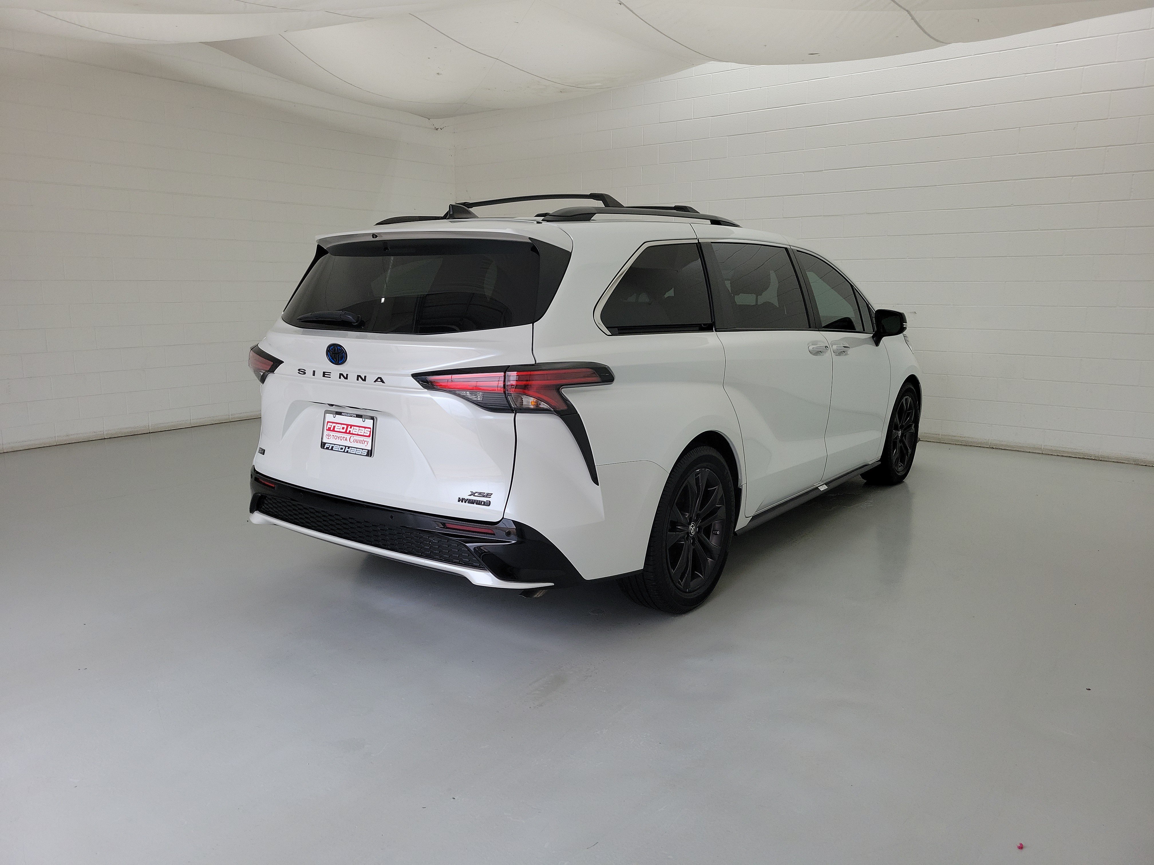 Used 2023 Wind Chill Pearl Toyota XSE image 5
