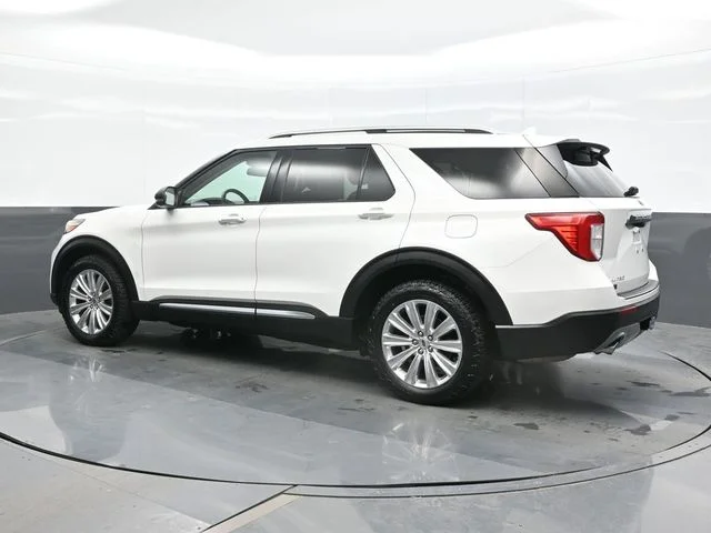 Used 2021 White Ford Limited image 3